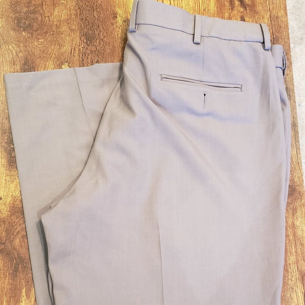 HAGGAR Premium Comfort Dress Pant Classic Fit